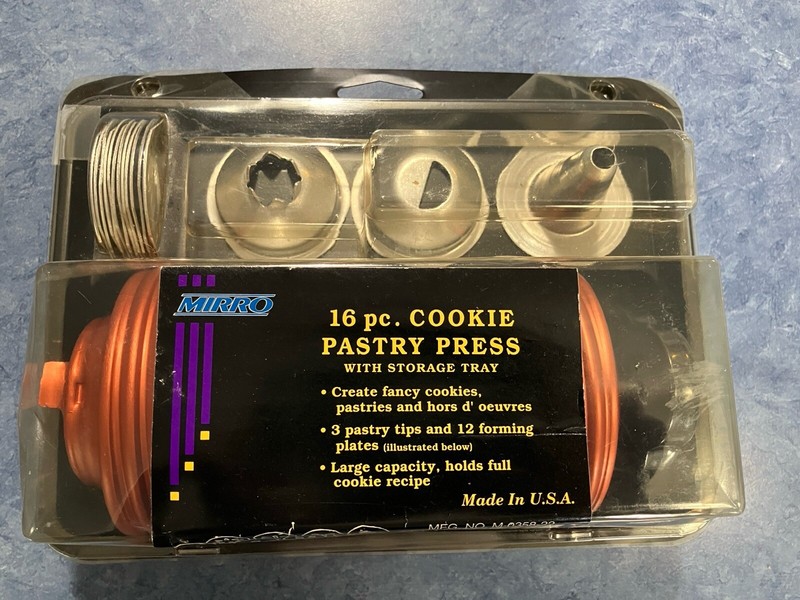 Mirro M-0358-22 Cookie Pastry Press Maker – 16 Piece