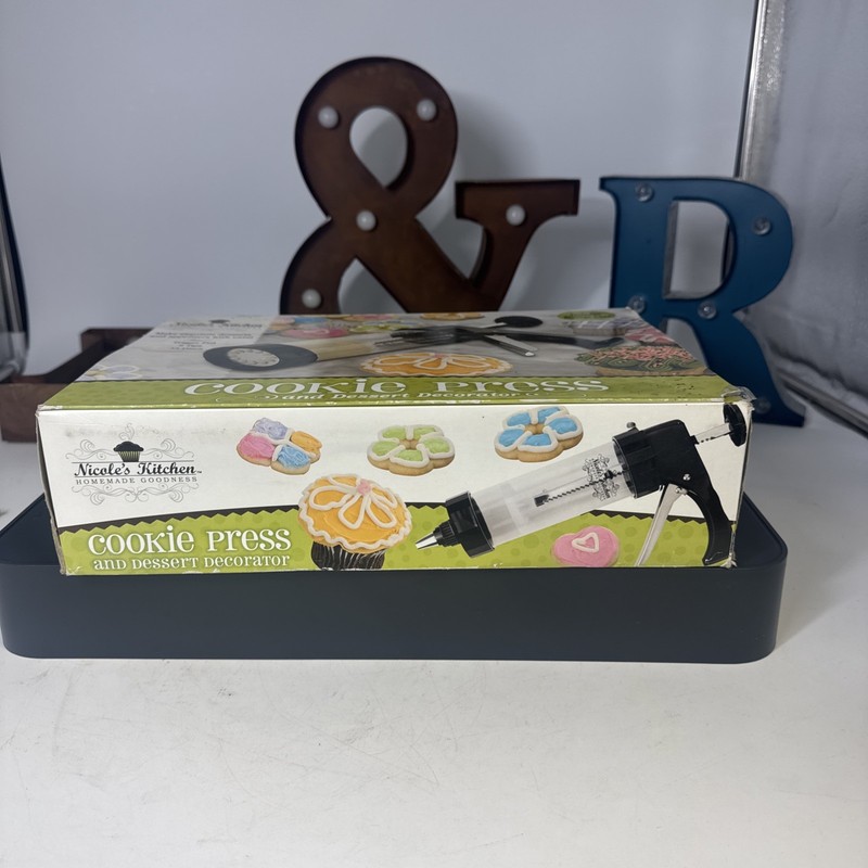 Nicole's Kitchen Cookie Press & Dessert Decorator NEW NIB W/ Accessories gallery