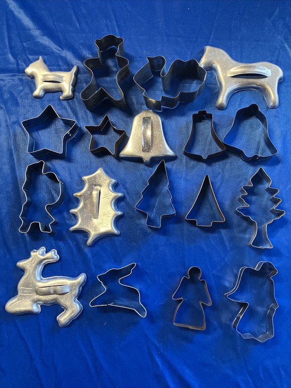 18 Cookie cutters–vintage, metal inc copper