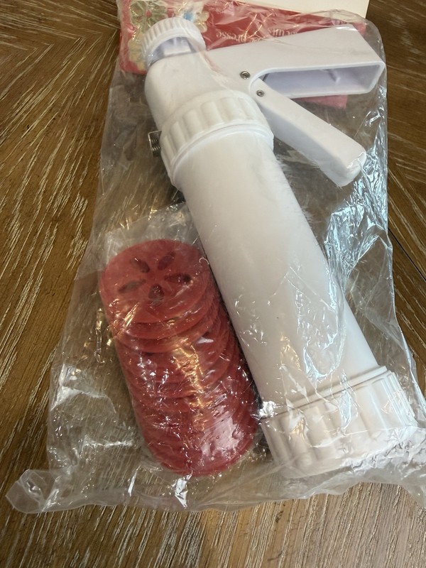 Wilton Cookie Press Set 13pc Set Including Handle &12 Disks, White Red Christmas gallery