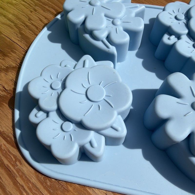 Wilton Silicone Floral Candy Mold 6-Cavity gallery