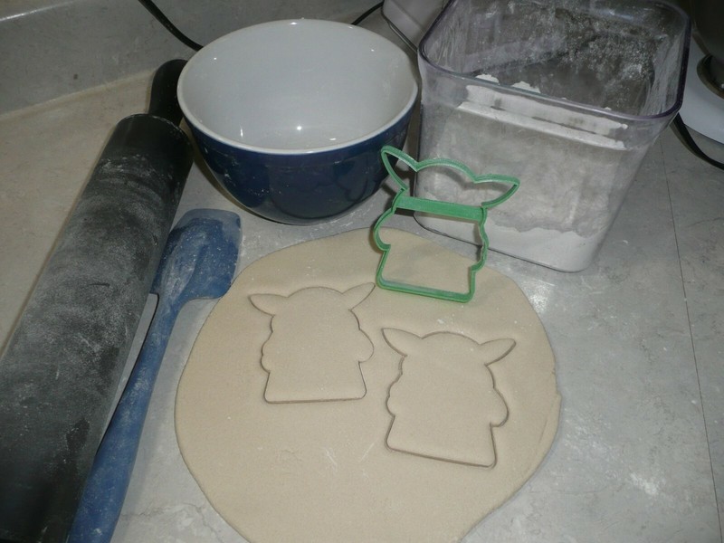 BABY YODA ADORABLE SPACE BABY CHILD POSE 1 STAR WARS COOKIE CUTTER USA PR3356 gallery