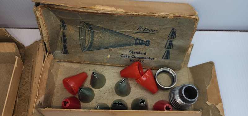 ATECO cake ornamenting tools 34 aluminum Tips, metal box and instruction book gallery