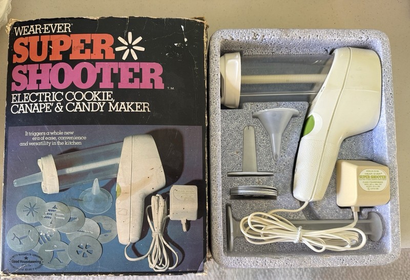 Wear-ever Super Shooter electric cookie Canape’ & candy maker SeeDesc