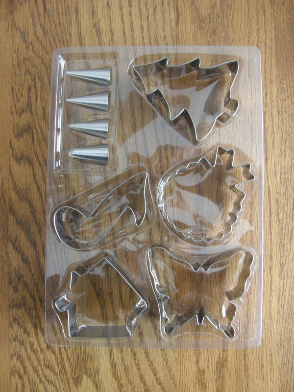 26 Piece:Williams Sonoma Dolly Parton Christmas Cookie Cutter Box Set, Star -New gallery