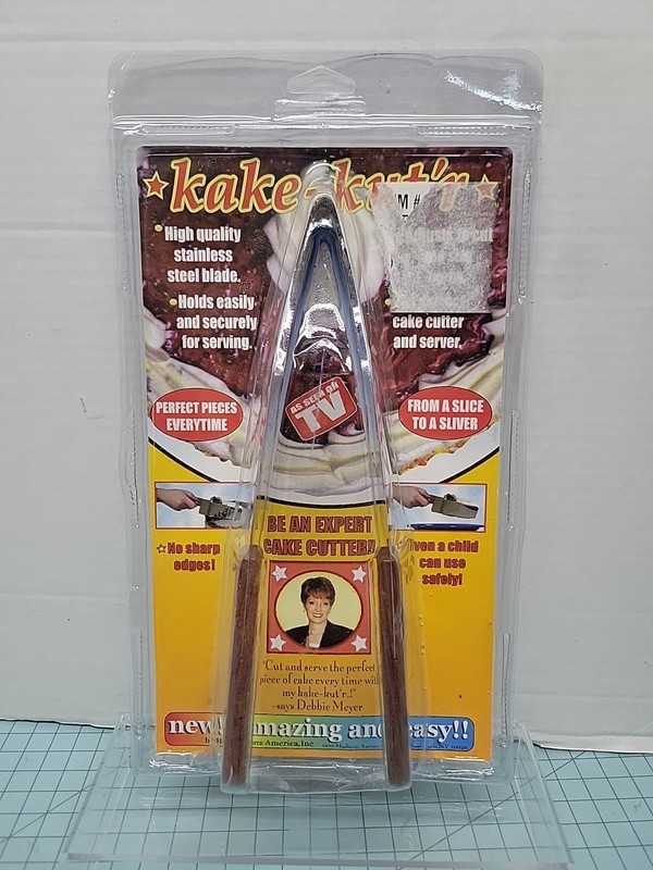Debbie Meyer Kake Kut’r Cake Slicers BROWN Handles Wedding, Shower NEW!