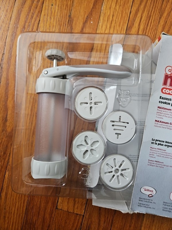 Wilton Cookie Max Cookie Press W/12 Designs, New In Box gallery