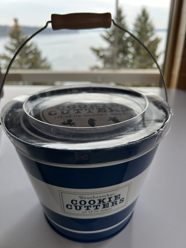 Precious 2005 WILLIAMS SONOMA Set/7 Beachcomber Cookie Cutters in Beach Pail gallery