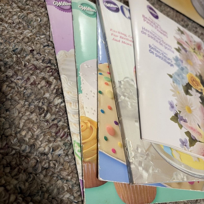 Wilton Baking Accessories Lot/Books Gift Set gallery