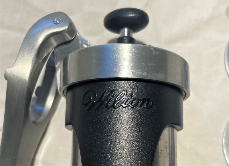 Wilton Cookie Press With 10 Disks stainless steel granny core holiday Christmas gallery