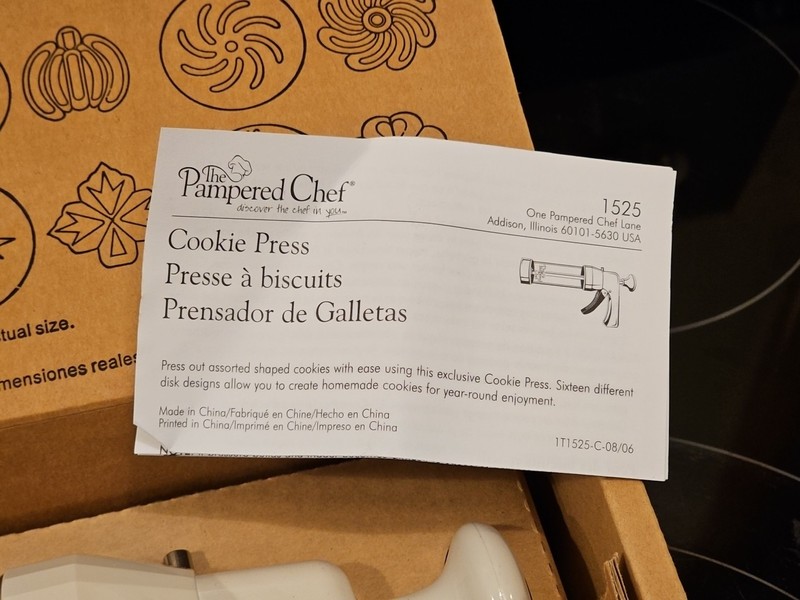 The Pampered Chef 1525 Spritz Cookie Press with 16 Discs Retired Original Box gallery
