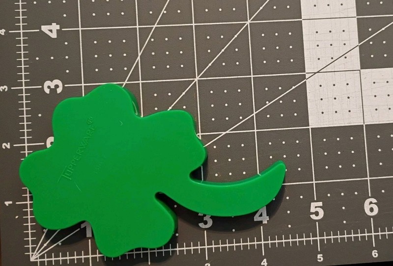 Vtg 1978 Tupperware Hostess Gift-Green Four Leaf Clover St.Pattys Cookie Cutter gallery