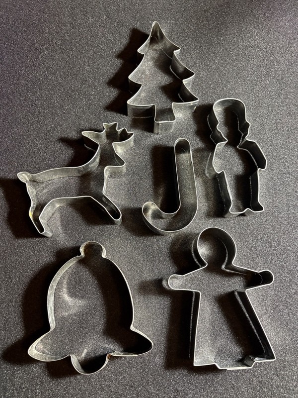 LOT OF 6 LARGE ALUMINUM CHRISTMAS COOKIE CUTTERS HEAVY, STRONG 1 INCH THICK gallery