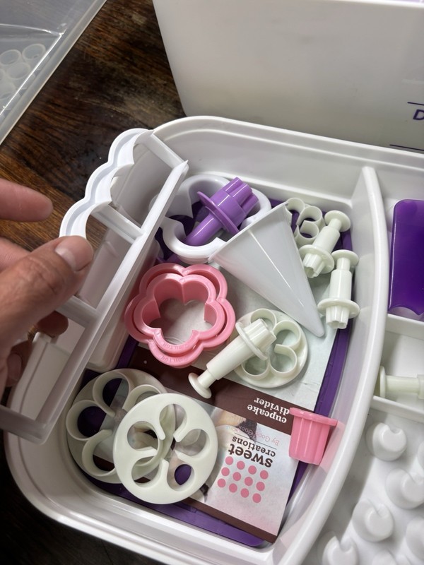 Wilton Decorator Preferred Decorating Set Tool Caddy with lots of extras gallery