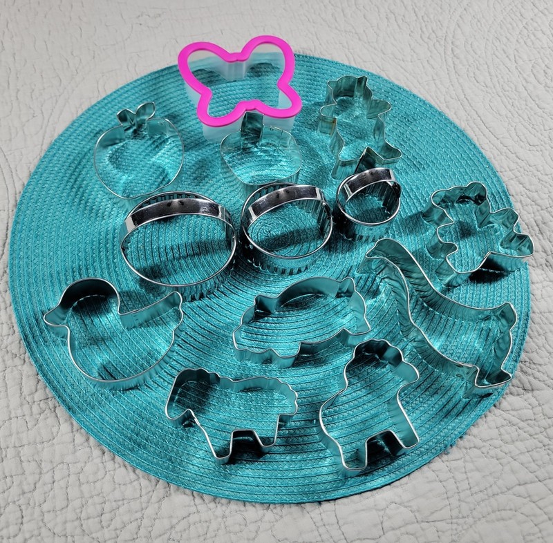 Cookie Cutters Set of 13 Miscellaneous ANIMALS & FRUIT SHAPES VINTAGE METAL gallery