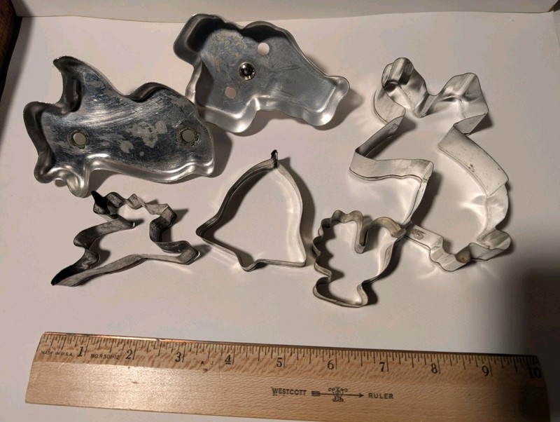 Vintage Aluminum Cookie Cutters Lot Santa Bell Turkey Angel Rabbit Bunny Xmas gallery