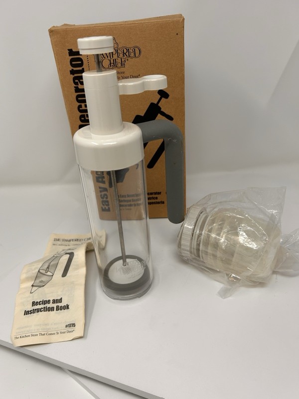 , The Pampered Chef Easy Accent Decorator #1775