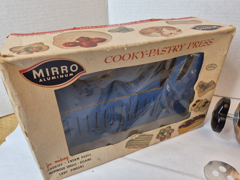 Mirro Vintage Copper Cookie Pastry Press 358-AM 12 Discs 3 Tips Instructions gallery