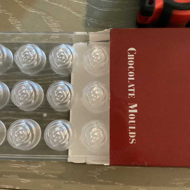 Shunda Chocolate Mold 21 Piece Mold Round Rose New In Box gallery