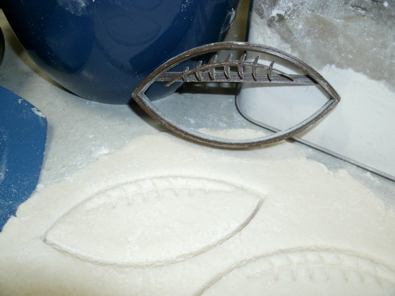 FOOTBALL AND HELMET TEAM SPORT ATHLETICS GAME DAY SET 2 COOKIE CUTTER USA PR1540 gallery