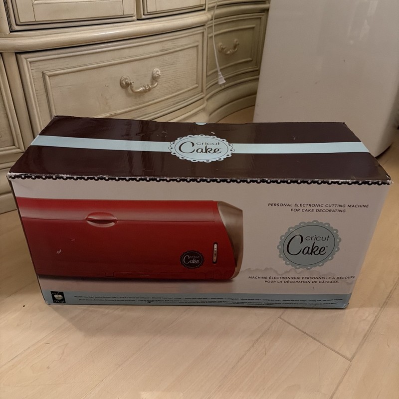 NIB Cricut Cake Personal Electronic Cutting Machine Food Safe Cutting Mat CCA001