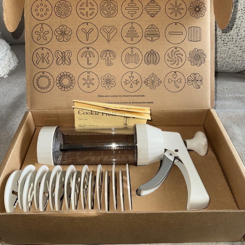 Pampered Chef Cookie Press 1525 16 Disks Designs Spritz Cookies New in Box WHITE gallery