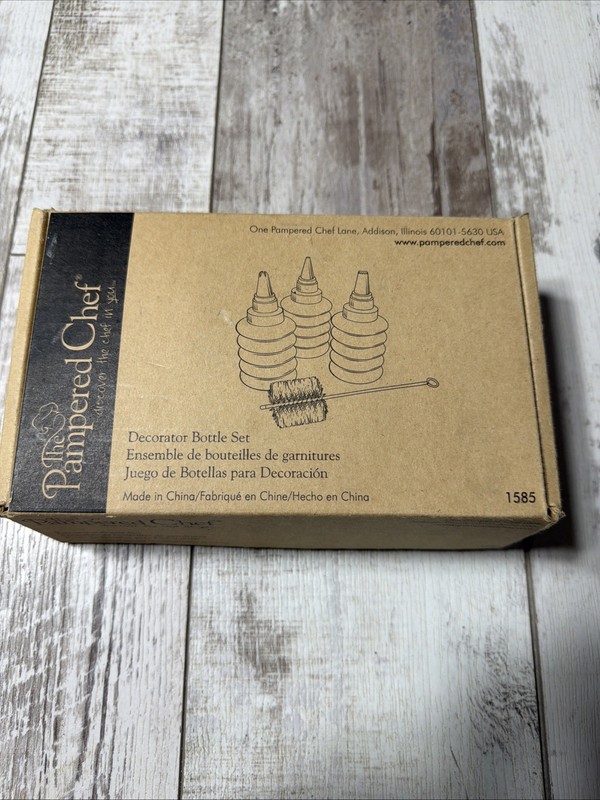 Pampered Chef Decorator Bottle Set #1585 Cake & Cookie Decorating Tips and Brush