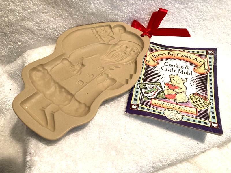 Santa Claus Cookie Mold Brown Bag Cookie Art 1983 7″ x 4 1/2″ NEW W/Recipe Book