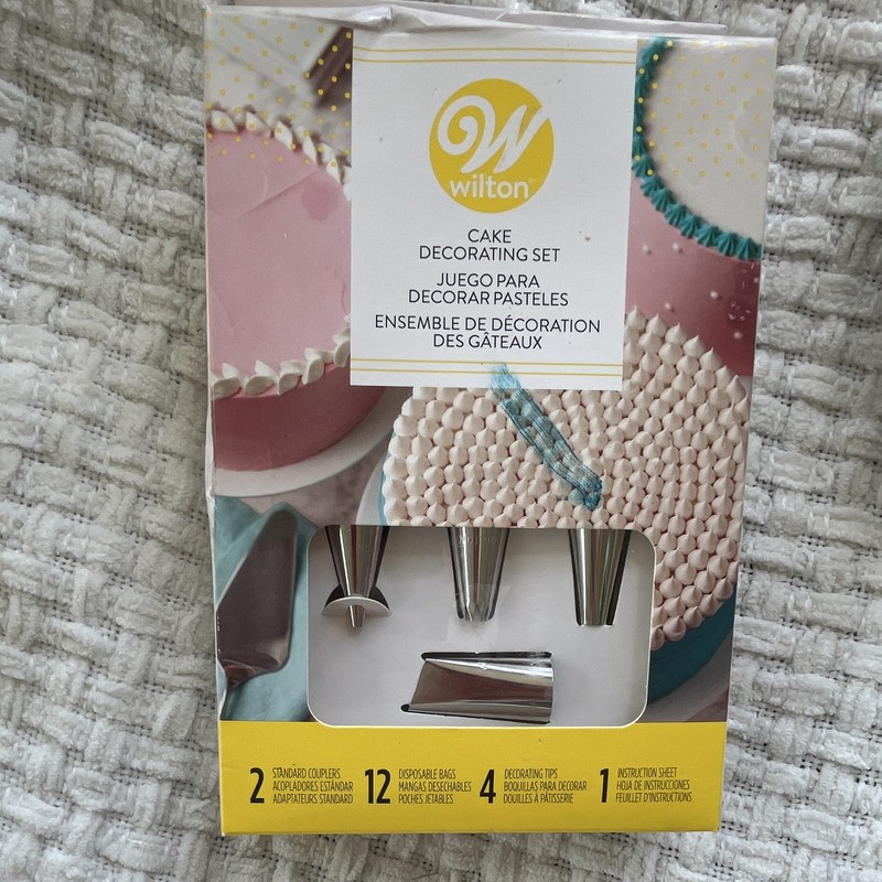 Wilton Metal Cake Decorating Set 17pc Icing Tips/Nozzles w/12 Bags