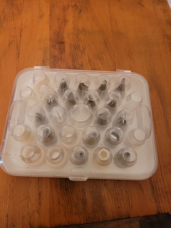 LOT (19) Pieces of Cake/Icing Decorating Tips, Wilton, Vintage Case gallery