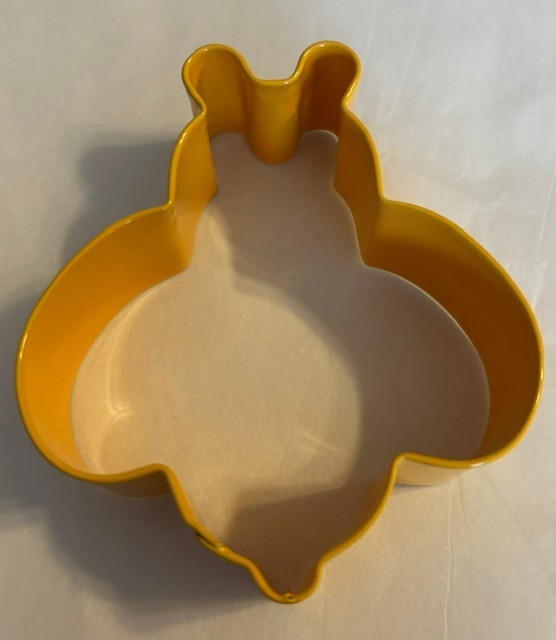 5 Wilton Cookie Cutters Bee, Daisy, Flipflop, Margarita Glass, Sunglasses metal gallery