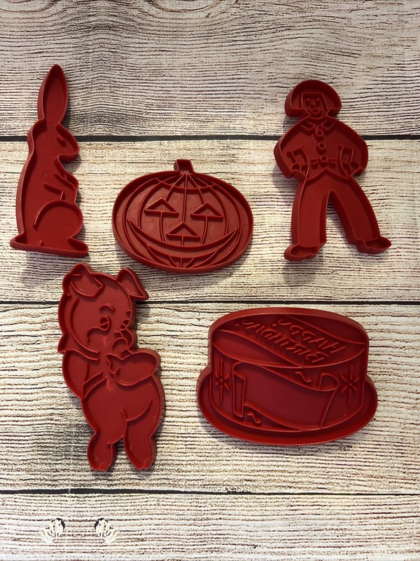 Vtg Lot 5 Red Plastic Cutters Bunny Porky Pig Jack-o-lantern Birthday Cake