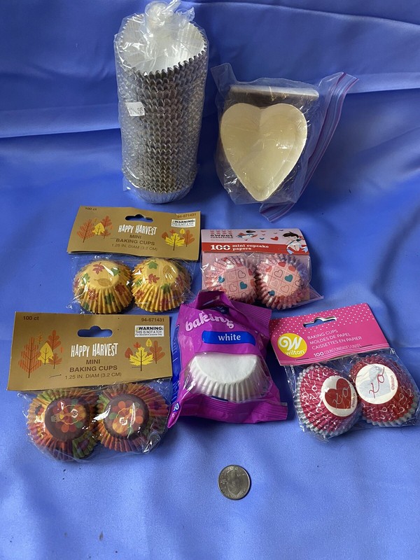 NEW Lot 1000 + mixed size and prints Reynolds Baking Cups Cupcake gallery