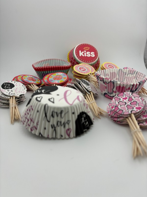 96 Cupcake Liners Baking Cups & Picks 4 Pack Valentines Day Hearts Love Kiss gallery