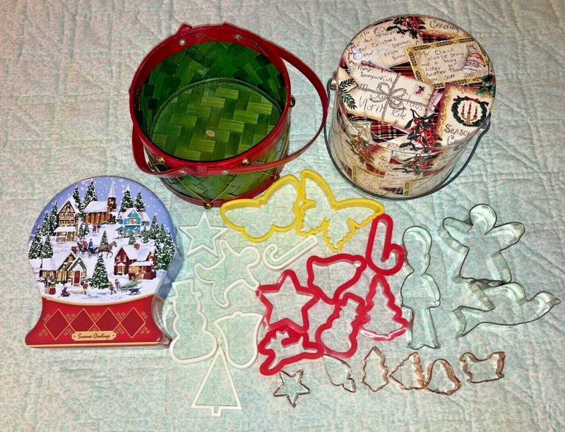 Christmas Cookie Cutters 23-Piece 2 cookie tins and 1 drum basket red/green