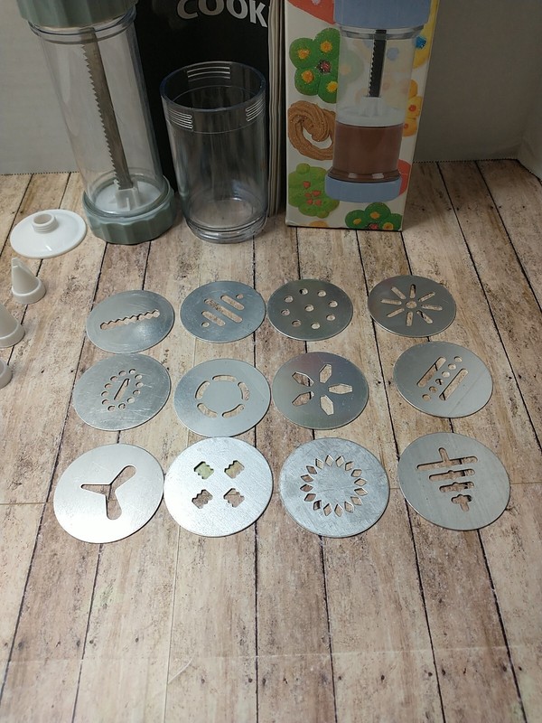 Perfect Cookie Press Shooter Kit 12 Disk Designs 8 Decorating Tips As Seen on TV gallery