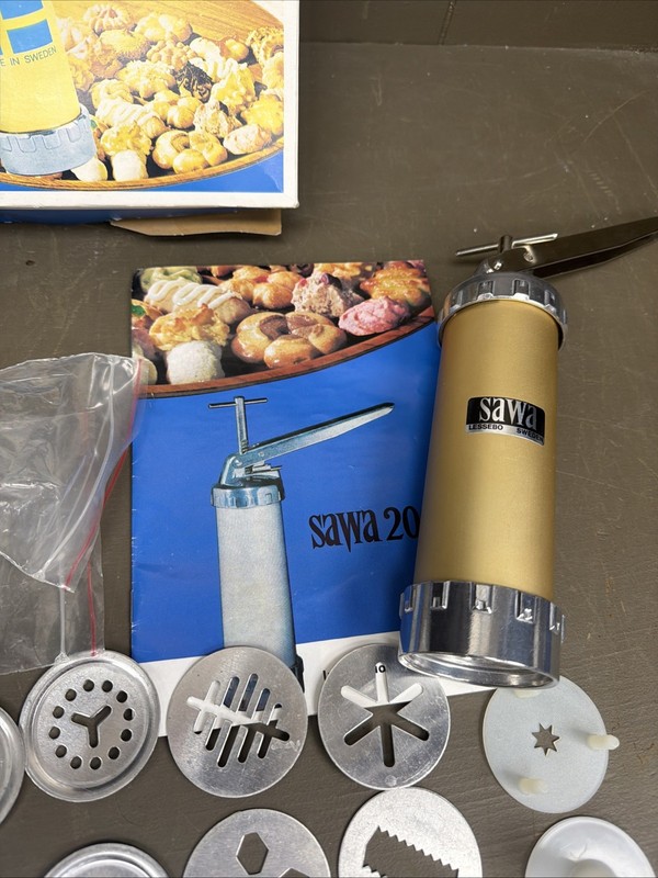 Sawa 2000 Deluxe Cookie Press & Maker Set With Discs & Instructions gallery