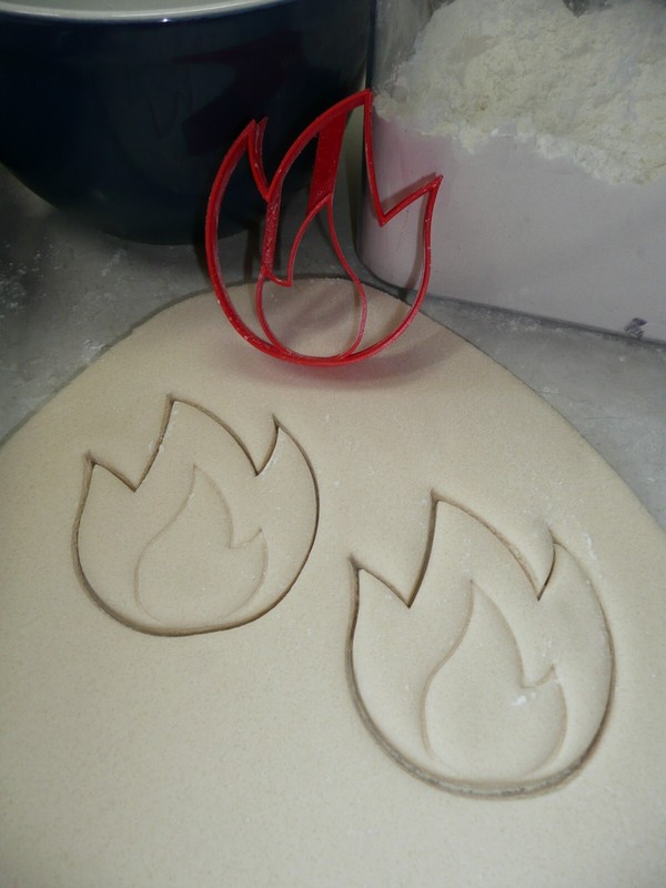 FIRE SHAPE DETAILED FLAMES BONFIRE FIREFIGHTER THEME COOKIE CUTTER USA PR5075 gallery