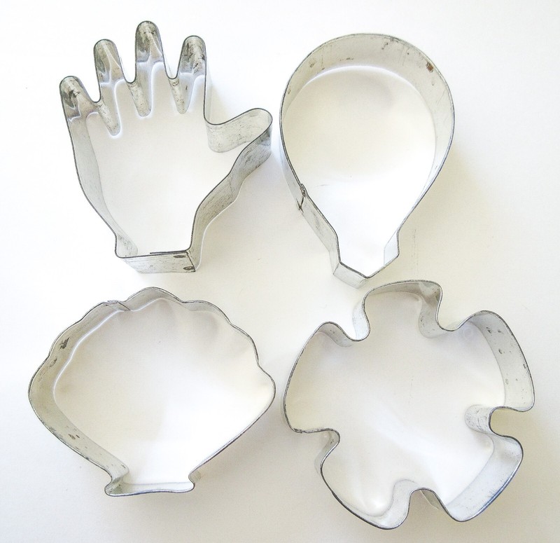 14 Cookie Cutters Pastry Fondant Clay, Bass Fish Leaf Hand Strawberry Palm Tree gallery