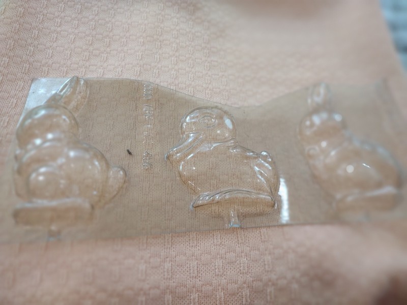 MOLDS - CANDY - FOUR SHEETS - 15 TOTAL MOLDS - RABBIT, BUNNY, BUG BUNNY, SUCKERS gallery