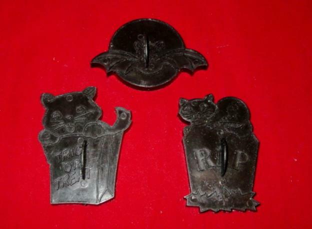 (6) HALLOWEEN Wilton Cookie Cutters - Gravestone, Cat, Haunted House, Bat - RARE gallery