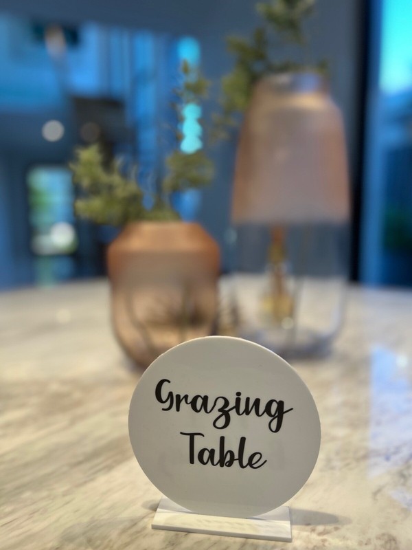 WHITE & BLACK TABLE TOP SIGN 125MM CIRCLE | ACRYLIC | PERSONALISED | WEDDING | B