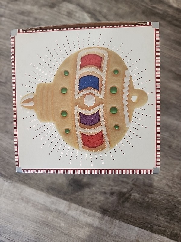 Willams-Sonoma Stained Glass Cookie Cutters Set Of 4 Button On Top Makes Cutouts gallery