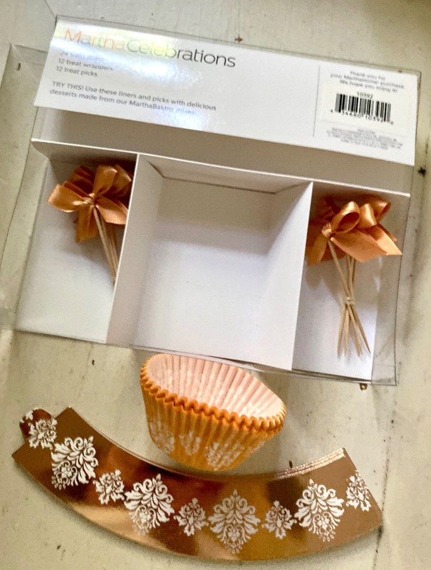 MARTHA STEWART CELEBRATIONS CUPCAKE PARTY 24 TREAT LINERS 12 WRAPPERS & 12 PICKS gallery