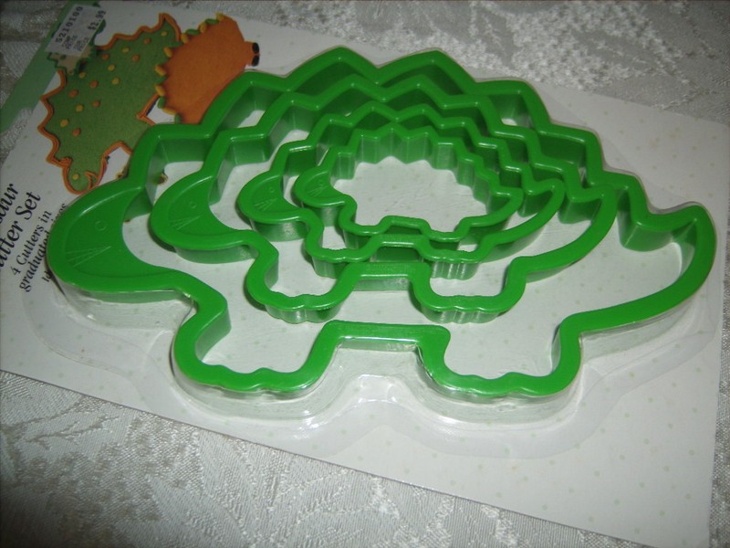 4 Vintage Wilton DINOSAUR Graduated Size Cookie Cutters NEW in PACKAGE gallery