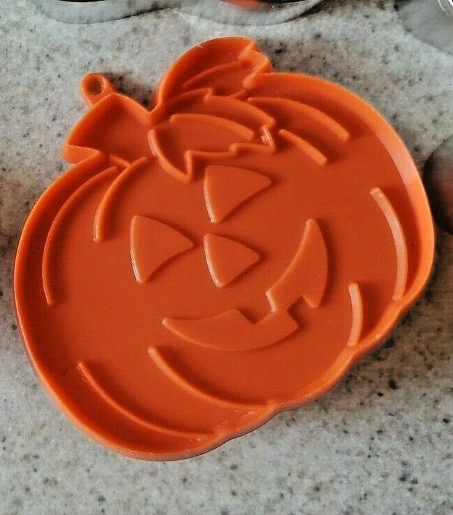Christmas Hallmark Lot of 38 Cookie Cutters Vintage Wilton Halloween Valentine gallery