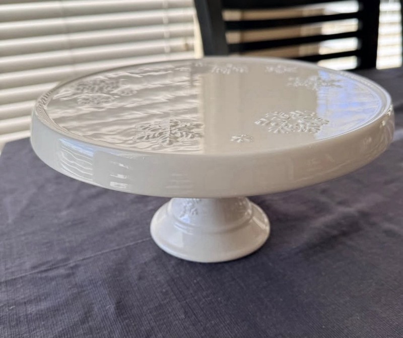 Christmas Hallmark Cake Plate Stand by Holiday Decor 10″ wide Snowflake White
