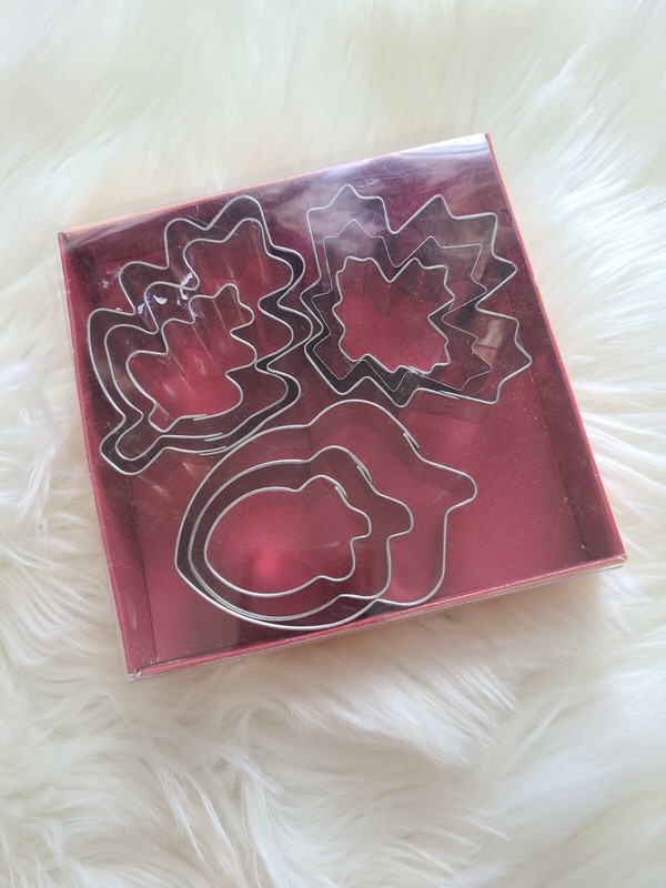 Wilton 9 Pc Metal Cookie Cutter Set Autumn Leaves and Acorns