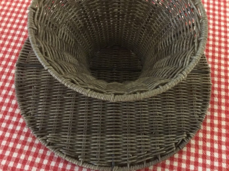 Resin Wicker Brown/Gray Natural Color Pedestal Cake Stand EXCELLENT Condition gallery