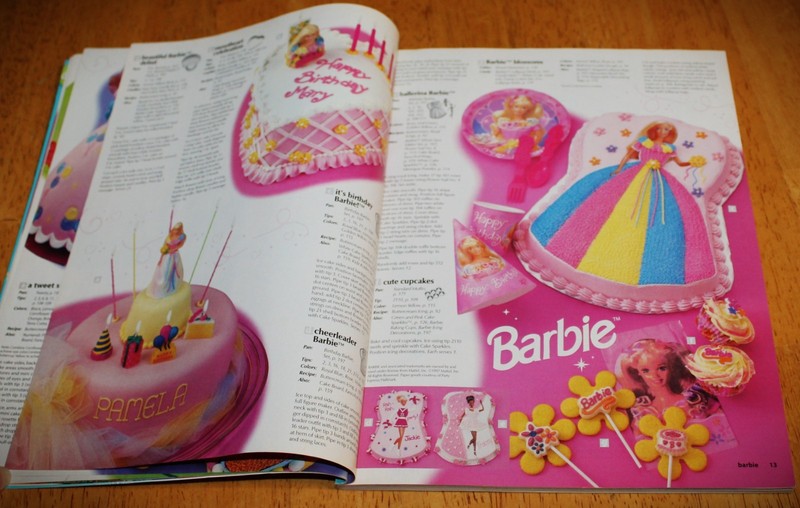 Wilton: YEARBOOK OF BAKING & CAKE DECORATING (Set of 3) 1997, 1999, 2000 Vintage gallery